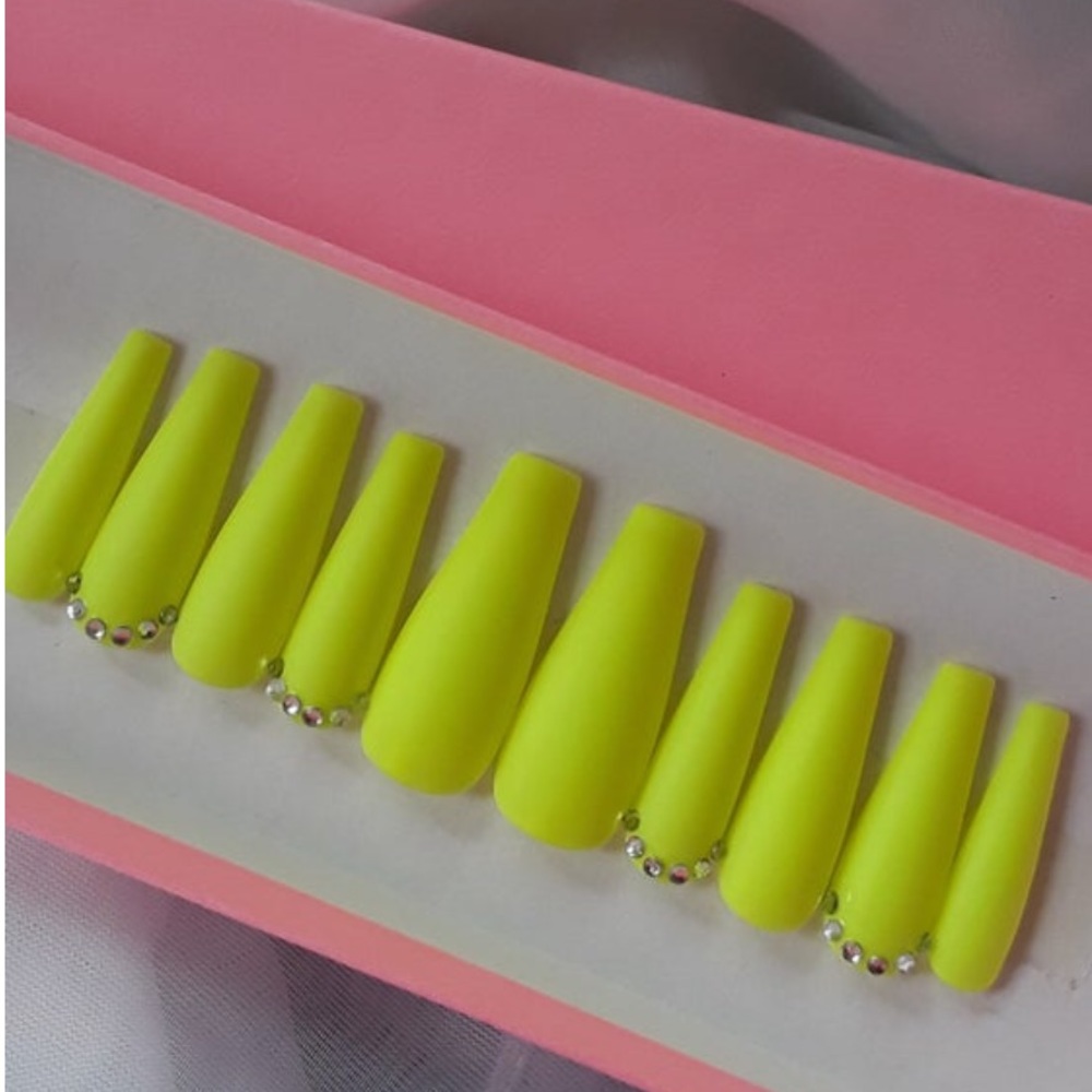 Press on nails